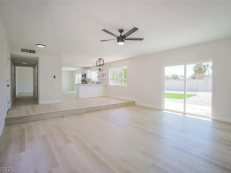 Tumbleweed Ave — Photo 17
