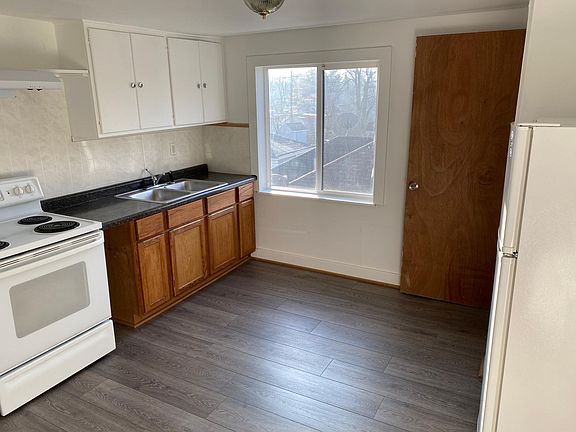 4th image of 900 Stanley Ave #1&2
