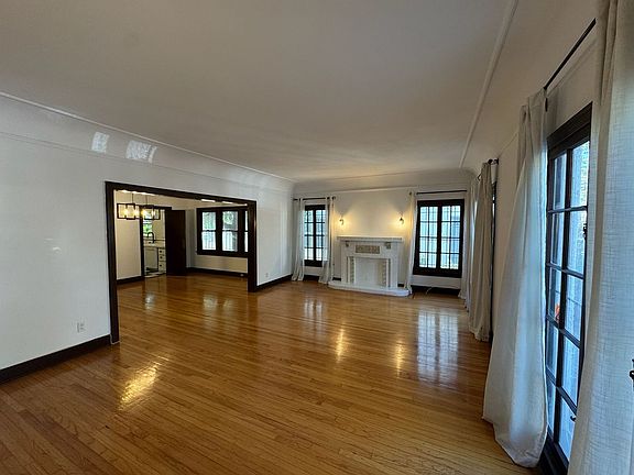 2nd image of 166-172 N Sycamore Ave #166