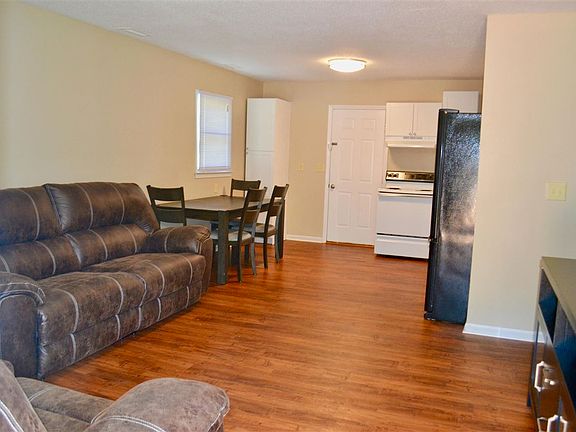 4th image of 137 Gail Dr