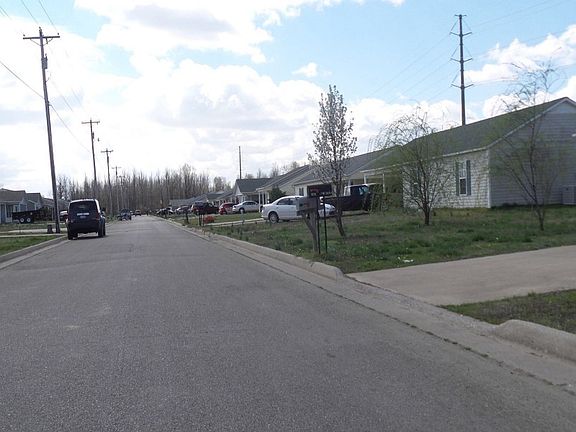 4th image of 824 N 10th Ave
