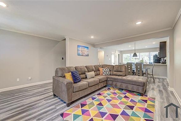 1st image of 811 Lovett Blvd APT 20