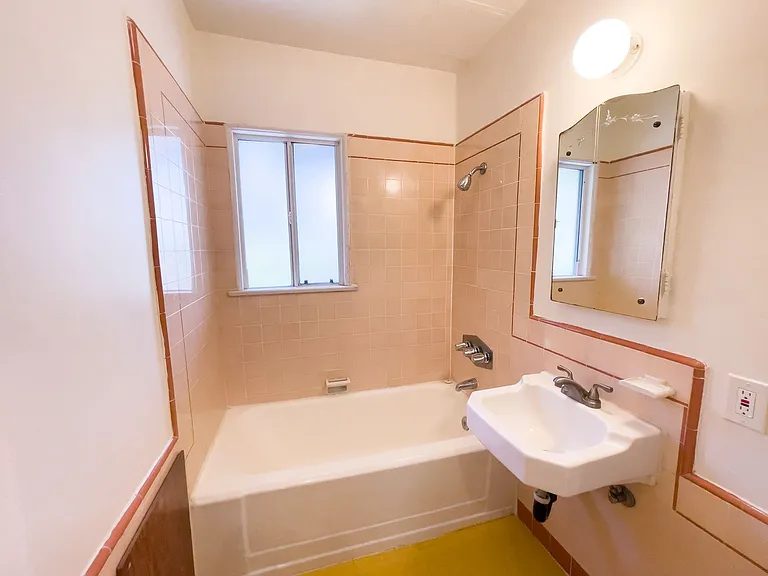 4735 Beverly Blvd — Photo 10