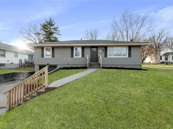 307 N 20th St, Leavenworth, KS 66048