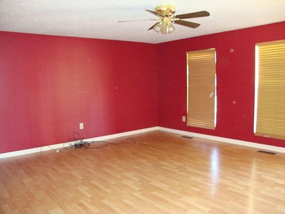 4th image of 167 Hickory Hills Dr