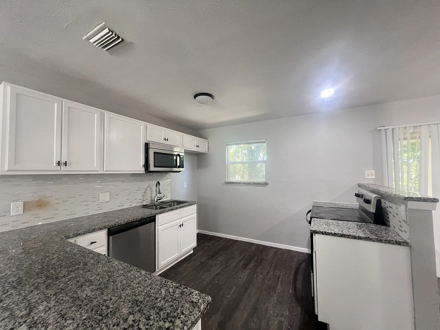 4114 Ladale — Photo 2