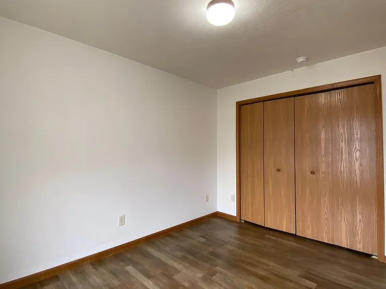 275 Woodridge Ct — Photo 38