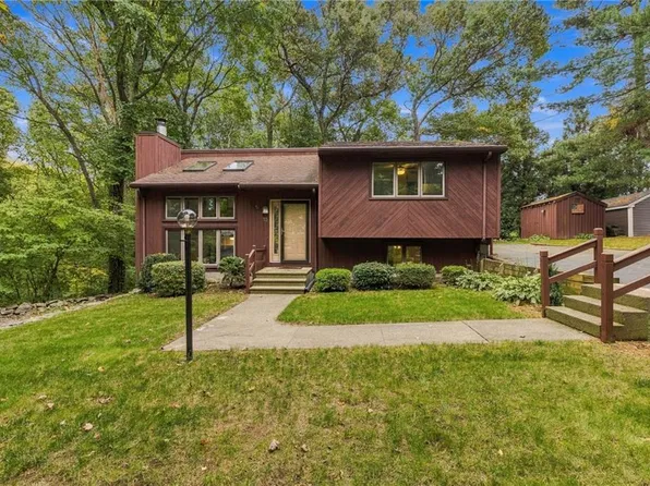 15 Deer Run, Cranston, RI 02921