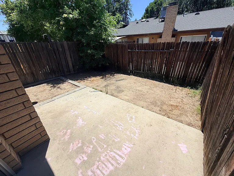 8000 N Laurelglen Blvd #B — Photo 14