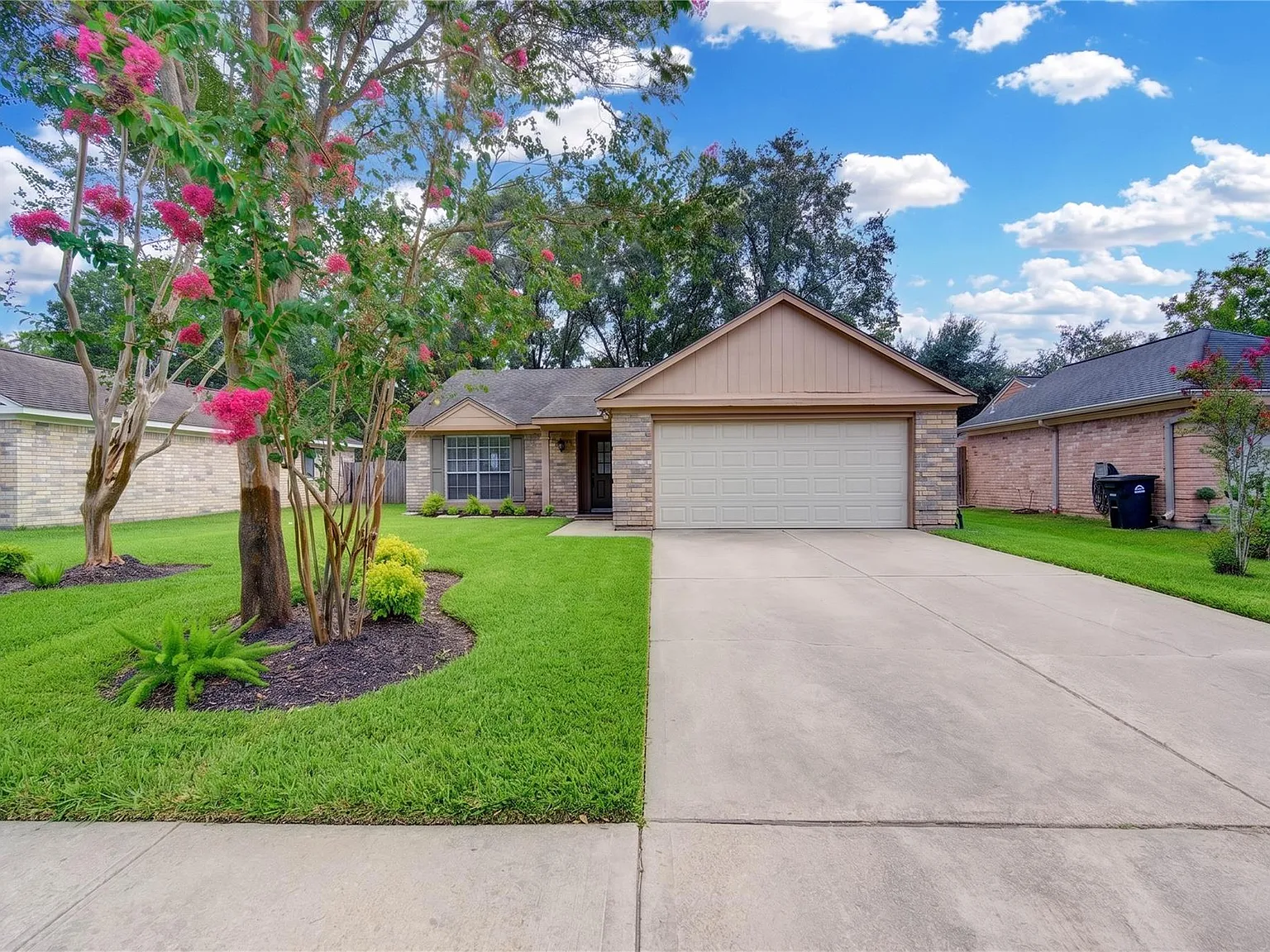 3 bed, 2.0 bath, 1284 sqft, $1,800 — Photo 1