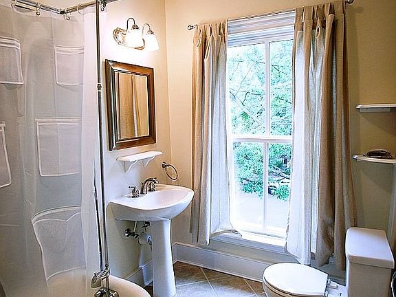 3rd image of 404 N 27th St #2