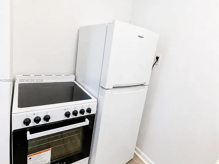 1121 NE 2nd St #205 — Photo 7