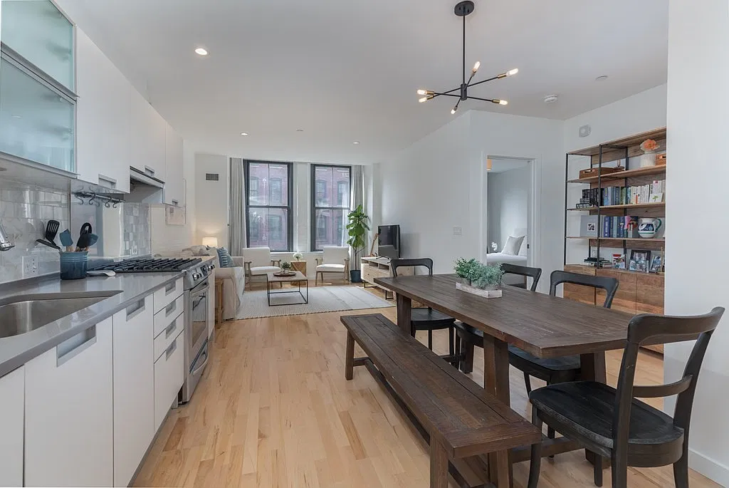 2 bed, 2.0 bath, 1033 sqft, $5,250 — Photo 3