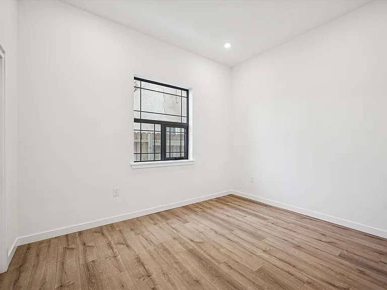 5139 Wayne Ave — Photo 11