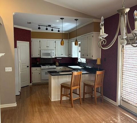 4th image of 147 Muirfield Ln