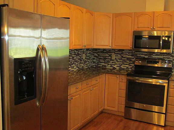 4th image of 5850 N Claremont Dr