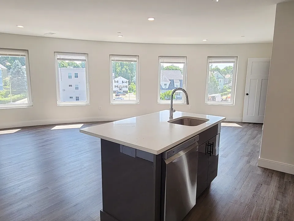 317 Belgrade Ave #403