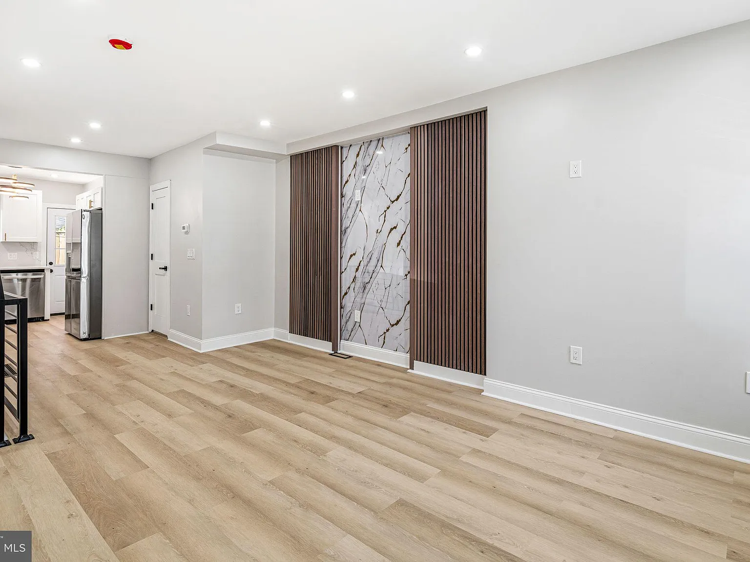 2 bed, 2.5 bath, 1016 sqft, $2,100 — Photo 2