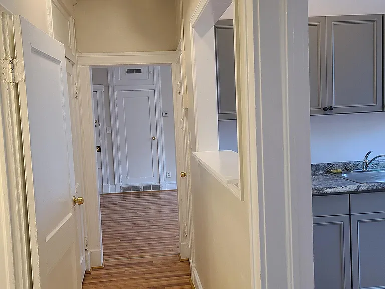 2306 Mount Royal Ter #2E — Photo 5