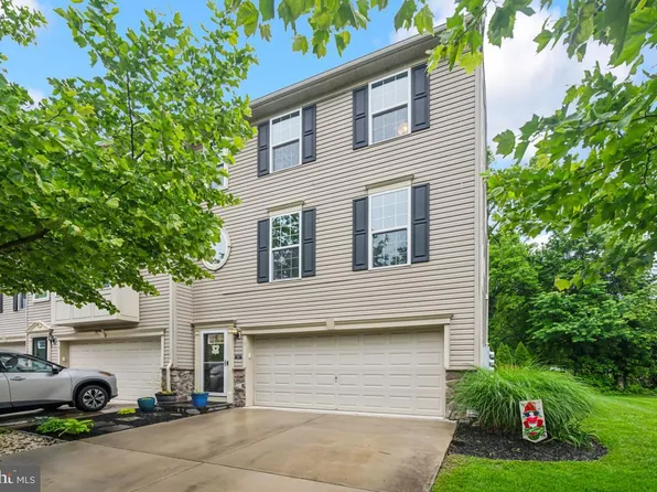 1 Wallace Rd, Mount Holly, NJ 08060