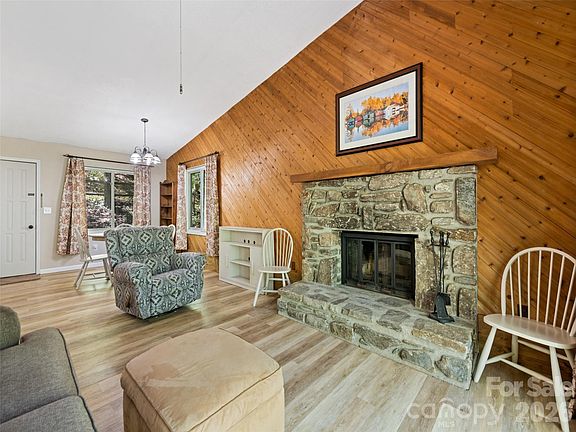 5th image of 662 Locust Dr