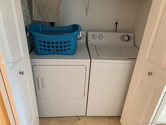 5th image of 186 SE 12th Ter APT 1501