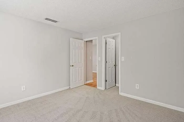119 Granville Ct — Photo 15