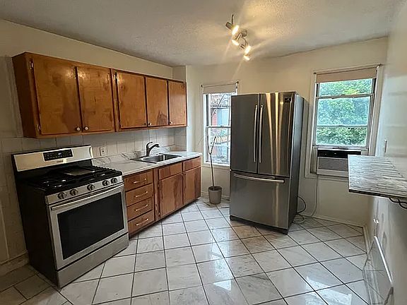 4th image of 621 Washington Ave APT 2