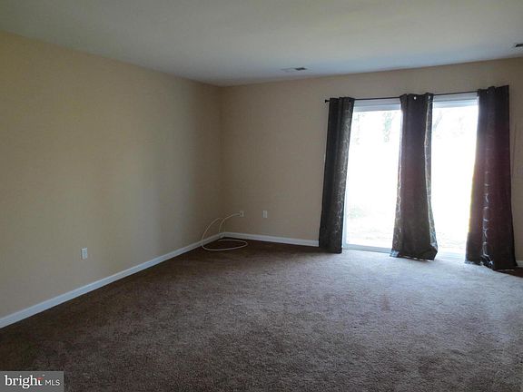 4th image of 12 Kingsbridge Ct