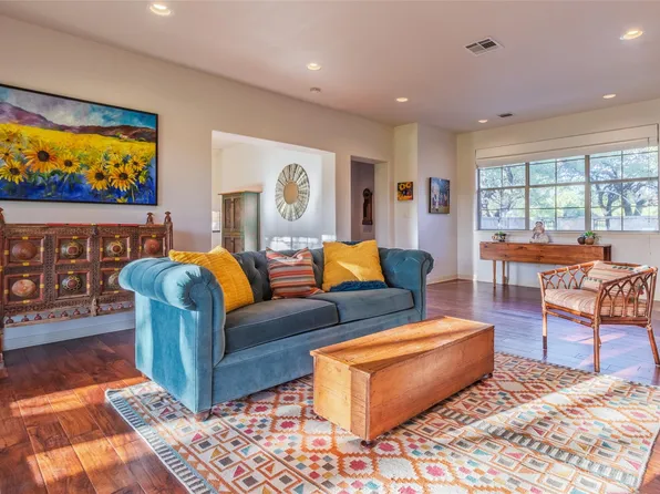 515 East Trl, Spicewood, TX 78669