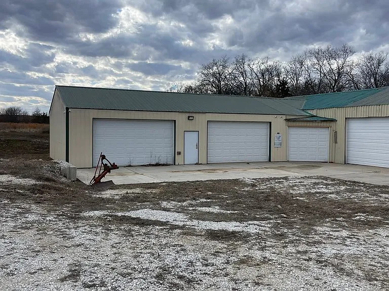 2101 W Outer Hwy #61 — Photo 15