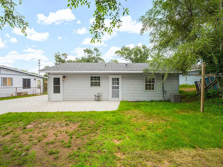 1503 Augusta St — Photo 18
