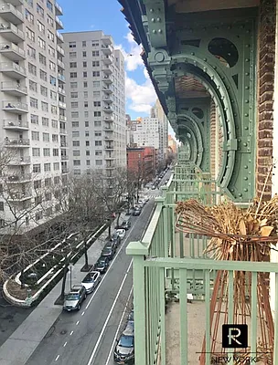 Rented by R New York | media 2