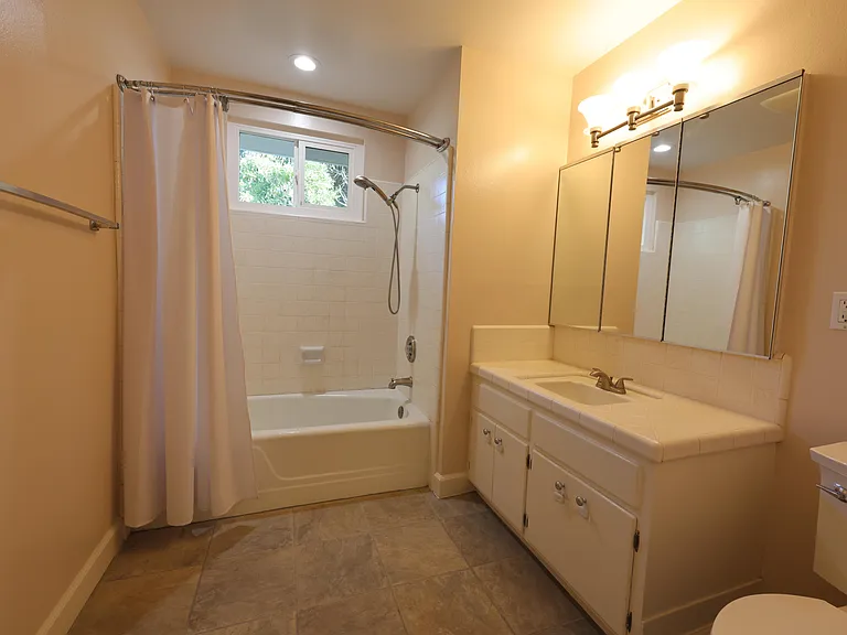 334 Consuelo Dr #B — Photo 13