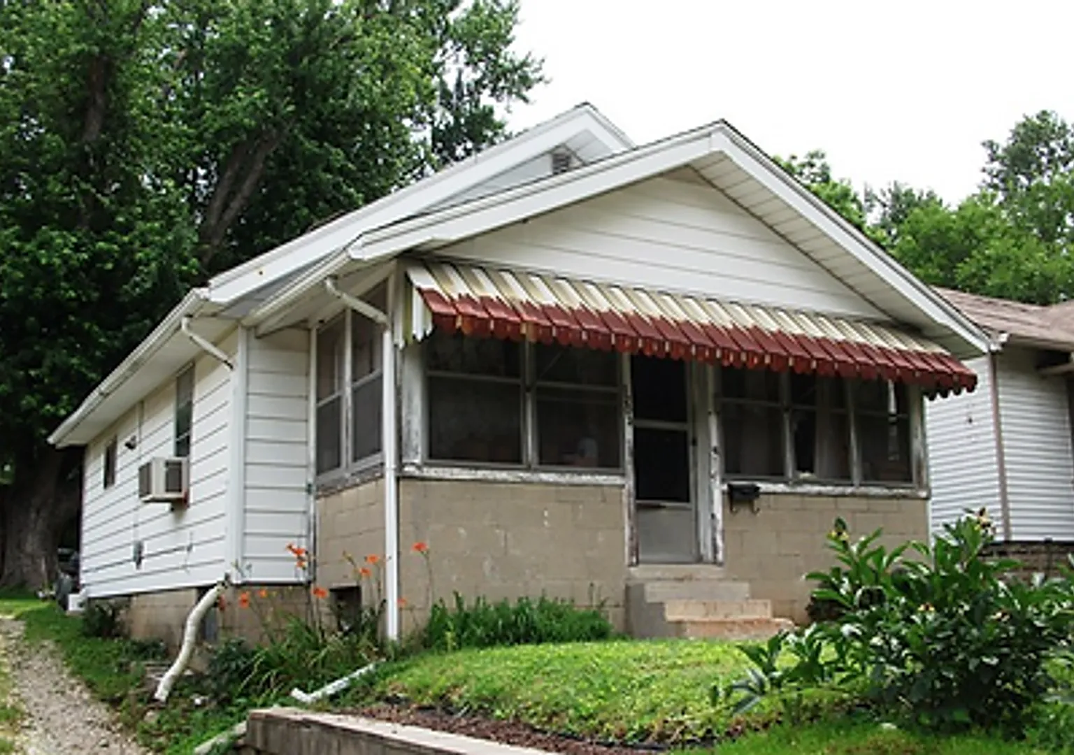 1203 S Grant St — Photo 1