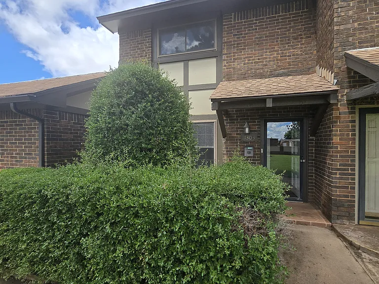 1303 Canterbury Blvd — Photo 1