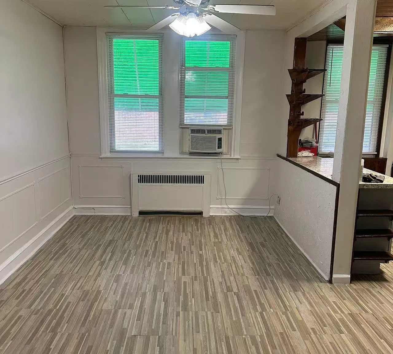 3 bed, 1.5 bath, 1296 sqft, $1,600 — Photo 2