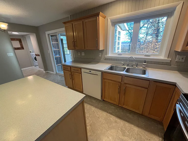 36 Rivermount Ter #A — Photo 3