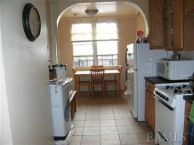 3rd image of 1824 Mohegan Ave