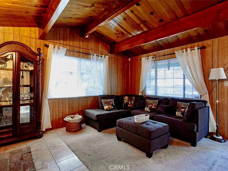 336 W Sherwood Blvd — Photo 4