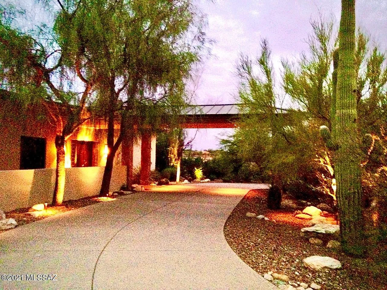 6 bed, 5.5 bath, 6913 sqft, $30,000 — Photo 4