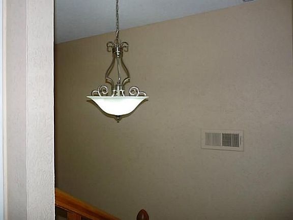 5th image of 610 S Briarcrest Dr