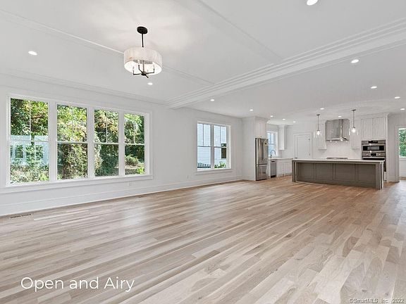 3rd image of 8 Argento Ln