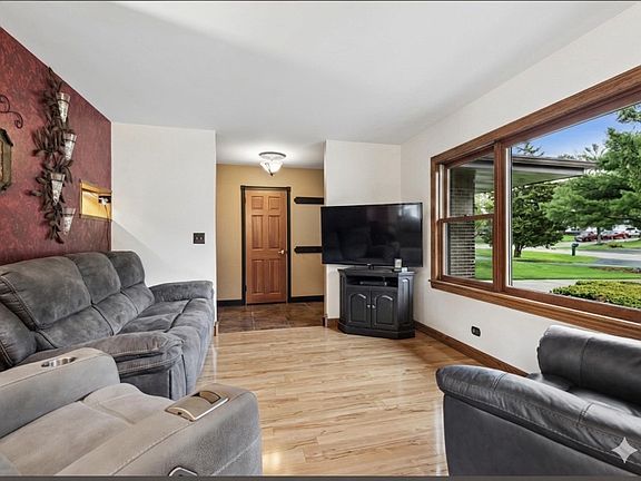 5th image of 1020 Valewood Dr