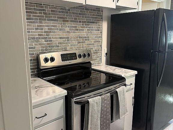 5th image of 58 Jasmine St