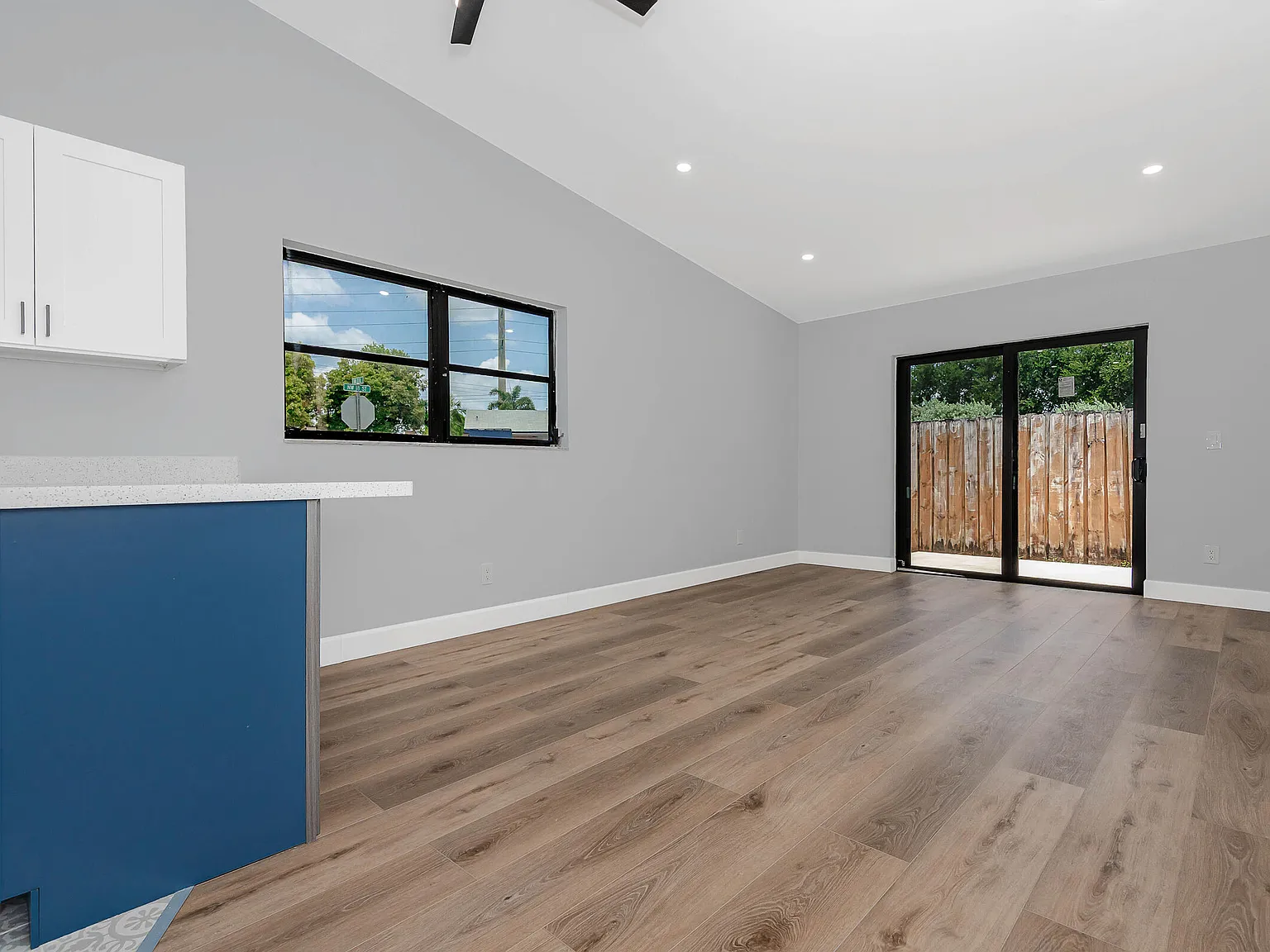 2 bed, 1.5 bath, 1002 sqft, $2,850 — Photo 3