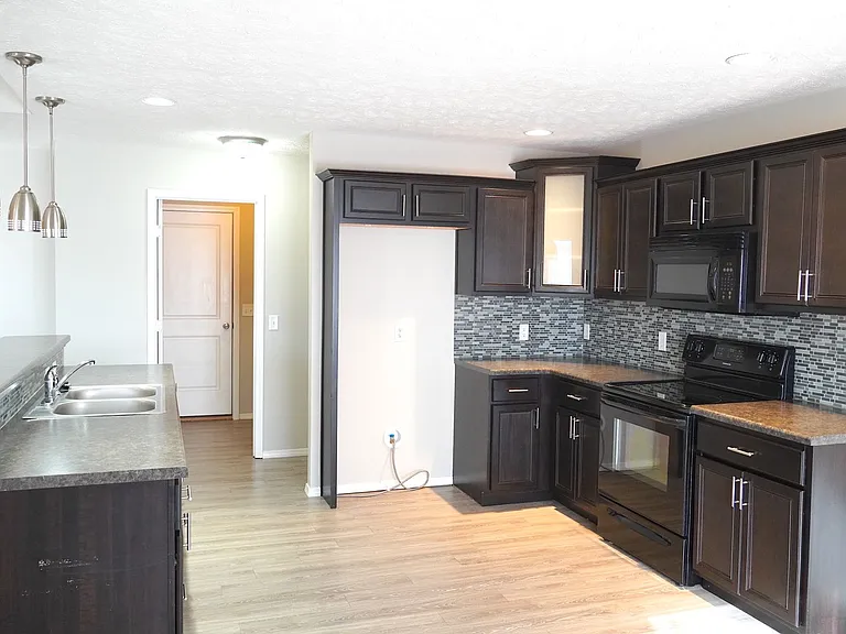 2504 W Cover Dr — Photo 10