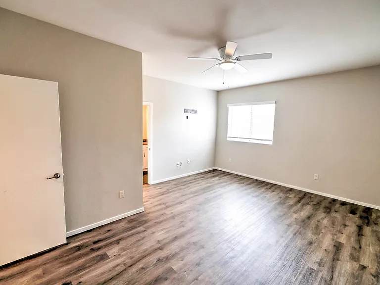 933 E Park Modern Dr — Photo 17