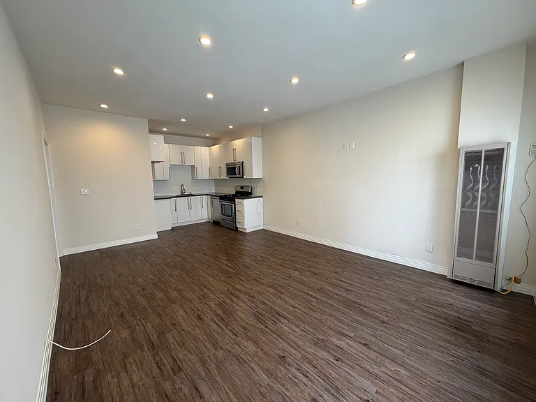 3192 W 7th St — Photo 15