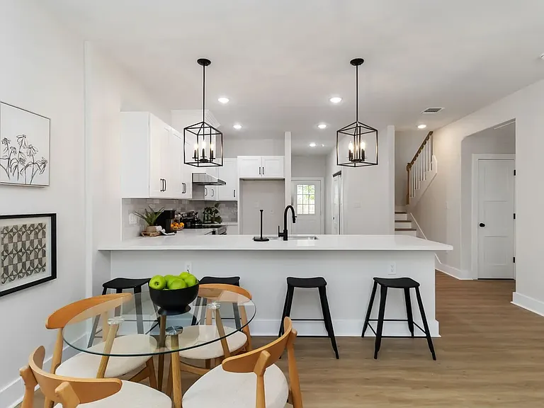 237 Carle Ave — Photo 19